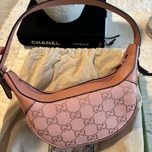 Pink Gucci Ophidia mini hobo GG bag